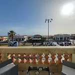 Imperiale With Sea View Apartman