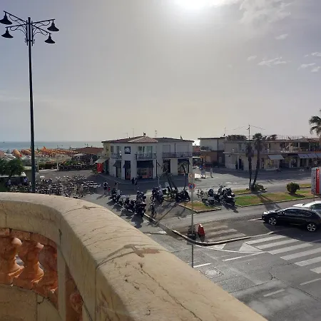 Imperiale With Sea View Daire